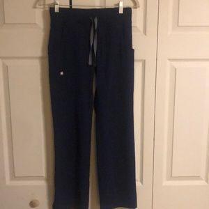 FIGS Women’s scrub pants navy